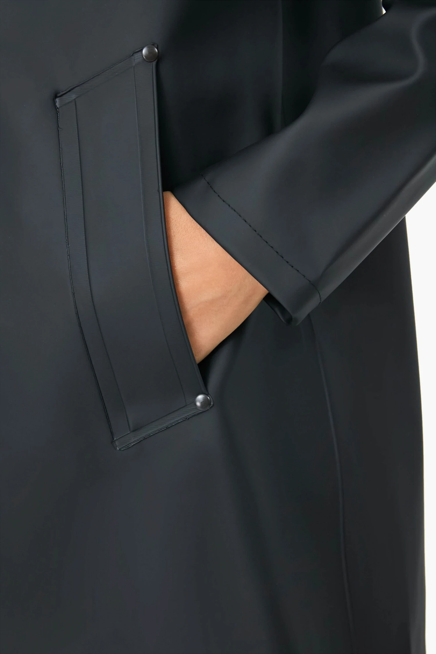 Stutterheim Black Mosebacke Raincoat 5 Stutterheim Black Mosebacke Raincoat - Image 5