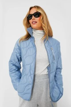 Varley Dusty Blue Danea Quilt Jacket -ULLA JOHNSON SHOP 7Oewyhi3Ky9xlwUcSDnHg1DUur6uJ7Zc 1