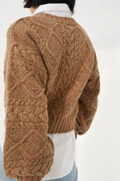 Biscuit Cable Knit Cropped Crew Neck Sweater -ULLA JOHNSON SHOP LHmjuCXgBuIIWWredU7TKxYQssoAijF2 1