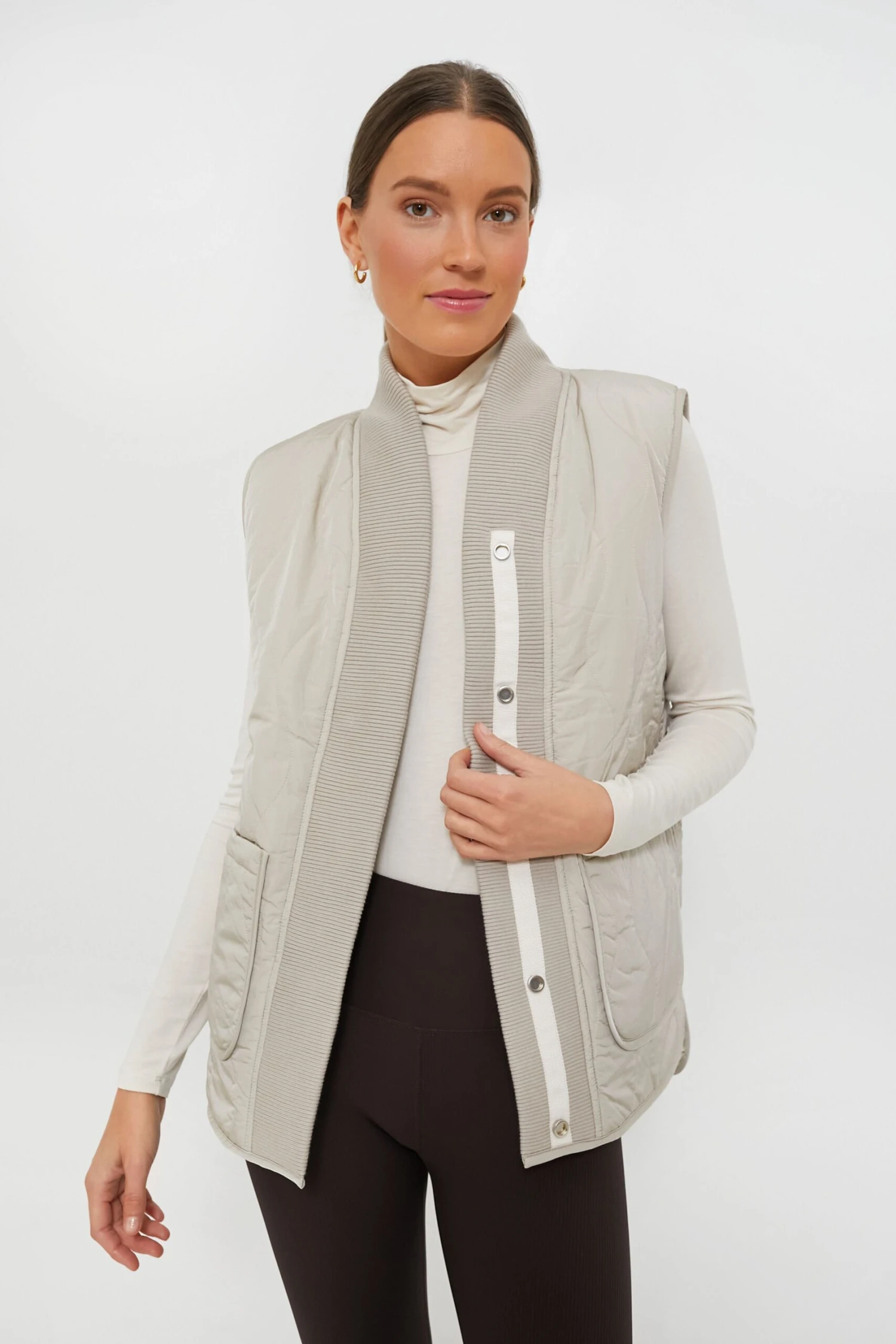 Varley Dove Sandshell Covey Reversible Quilt Gilet 6 Varley Dove Sandshell Covey Reversible Quilt Gilet - Image 6