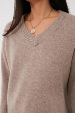 Biscotty Cashmere Standard V-Neck Sweater -ULLA JOHNSON SHOP lGCyfb4EEfzqslnzRBuvAeIyE5MTV6S1 1