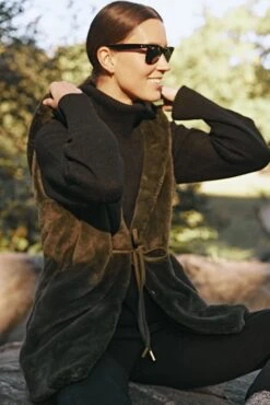 Moss Green Faux Fur Bayker Vest 15 Moss Green Faux Fur Bayker Vest -ULLA JOHNSON SHOP xWdM9T60nuAr7ogsFvTa69yzNlKq8Yym 1